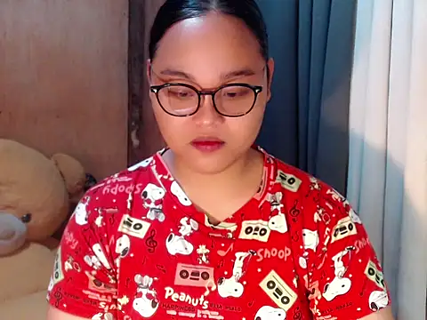 Snapshot of _Lylia chatting on 11/14/25, 10:51 Lylia online show from 11/14/25, 10:51