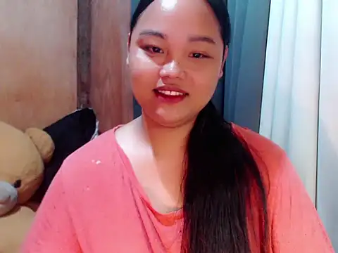 Snapshot of _Lylia chatting on 12/05/25, 01:14 Lylia online show from 12/05/25, 01:14