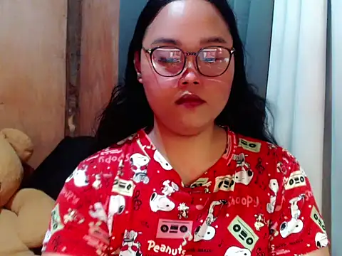 Snapshot of _Lylia chatting on 12/05/25, 06:37 Lylia online show from 12/05/25, 06:37