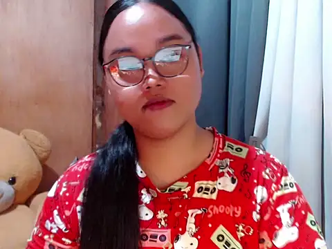 Snapshot of _Lylia chatting on 12/17/25, 11:22 Lylia online show from 12/17/25, 11:22