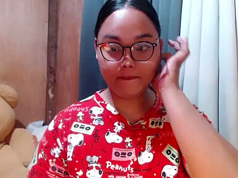 Snapshot of _Lylia chatting on 12/19/25, 06:53 Lylia online show from 12/19/25, 06:53