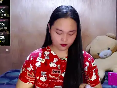 Snapshot of _Lylia chatting on 06/04/26, 01:39 Lylia online show from 06/04/26, 01:39