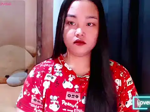 Snapshot of _Lylia chatting on 07/19/26, 04:27 Lylia online show from 07/19/26, 04:27