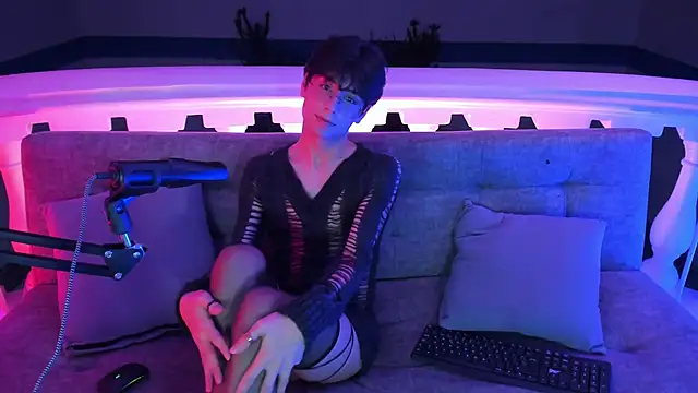 Snapshot of luixdust_ chatting on 09/25/25, 05:44 luixdust online show from 09/25/25, 05:44