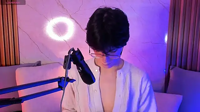 Snapshot of luixdust_ chatting on 09/28/25, 04:07 luixdust online show from 09/28/25, 04:07