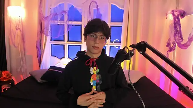 Snapshot of luixdust_ chatting on 10/10/25, 06:01 luixdust online show from 10/10/25, 06:01