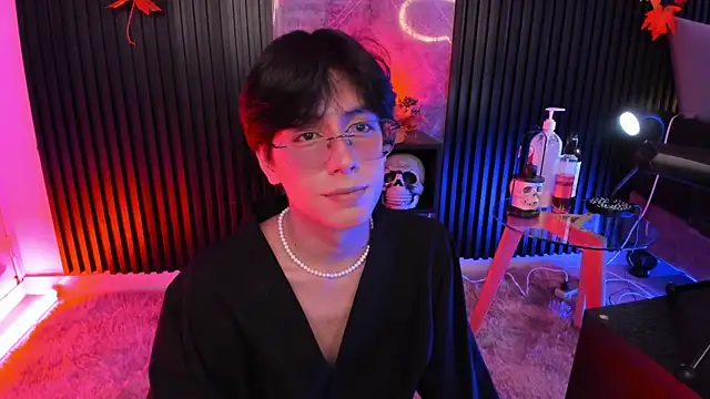 Snapshot of luixdust_ chatting on 10/17/25, 06:05 luixdust online show from 10/17/25, 06:05