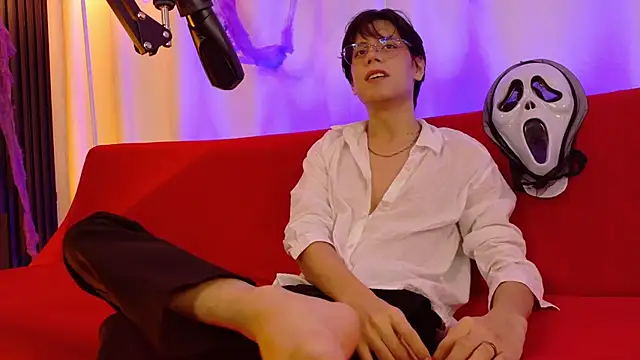 Snapshot of luixdust_ chatting on 10/24/25, 06:21 luixdust online show from 10/24/25, 06:21