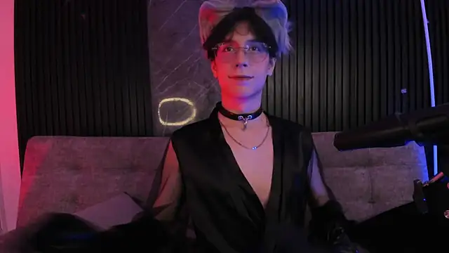 Snapshot of luixdust_ chatting on 10/30/25, 07:32 luixdust online show from 10/30/25, 07:32