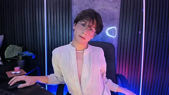 Snapshot of luixdust_ chatting on 11/13/25, 05:06 luixdust online show from 11/13/25, 05:06