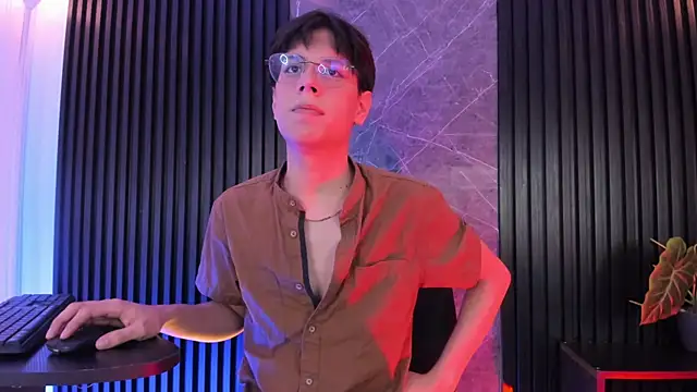 Snapshot of luixdust_ chatting on 11/30/25, 05:44 luixdust online show from 11/30/25, 05:44