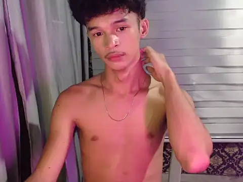 Snapshot of Daqt_15 chatting on 12/16/25, 04:12 Daqt 15 online show from 12/16/25, 04:12