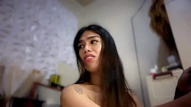 Snapshot of hollywoodxtrans chatting on 10/27/25, 06:17 hollywoodxtrans online show from 10/27/25, 06:17