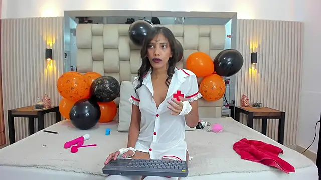 ikia lopez  online show from 10/31/25, 07:37