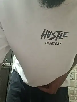 Snapshot of rockyy23boy chatting on 03/27/26, 10:09 rockyy23boy online show from 03/27/26, 10:09