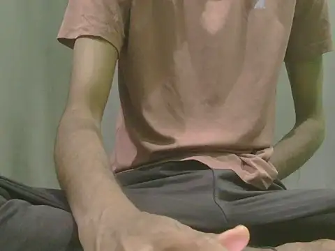 Snapshot of rockyy23boy chatting on 04/10/26, 01:11 rockyy23boy online show from 04/10/26, 01:11