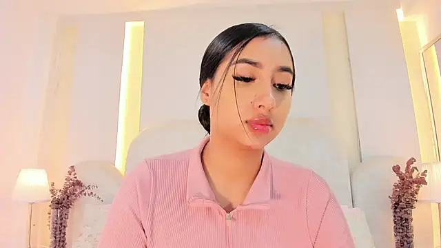 Snapshot of SalomeeBell chatting on 09/29/25, 08:24 SalomeeBell online show from 09/29/25, 08:24