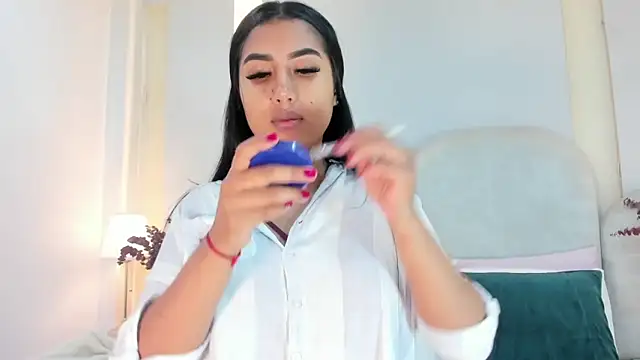 Snapshot of SalomeeBell chatting on 11/10/25, 08:41 SalomeeBell online show from 11/10/25, 08:41