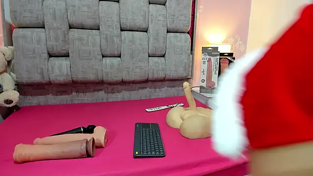 Wonderkloe  online show from 12/14/25, 07:29