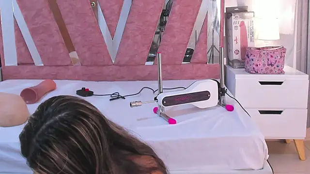 Wonderkloe  online show from 02/08/26, 07:39