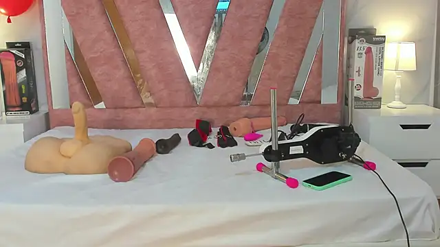 Wonderkloe  online show from 02/17/26, 07:31