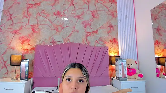 Snapshot of Wonderkloe_ chatting on 03/13/26, 08:04 Wonderkloe online show from 03/13/26, 08:04