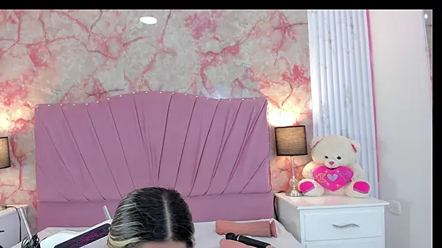 Snapshot of Wonderkloe_ chatting on 04/10/26, 08:13 Wonderkloe online show from 04/10/26, 08:13