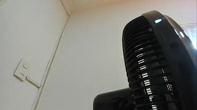 Snapshot of Wonderkloe_ chatting on 04/27/26, 02:20 Wonderkloe online show from 04/27/26, 02:20