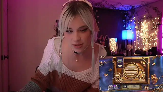 Snapshot of littlelune chatting on 10/12/25, 12:20 littlelune online show from 10/12/25, 12:20