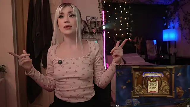 Snapshot of littlelune chatting on 10/15/25, 12:44 littlelune online show from 10/15/25, 12:44