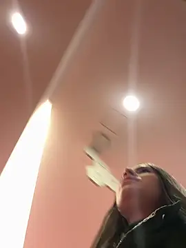 Isabella21  online show from 10/06/25, 11:57