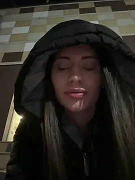 Snapshot of Isabella21_ chatting on 03/05/26, 01:01 Isabella21 online show from 03/05/26, 01:01