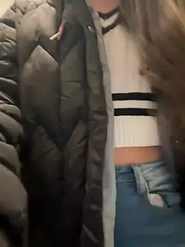 Snapshot of Isabella21_ chatting on 03/06/26, 12:51 Isabella21 online show from 03/06/26, 12:51