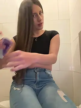 Snapshot of Isabella21_ chatting on 03/13/26, 01:12 Isabella21 online show from 03/13/26, 01:12