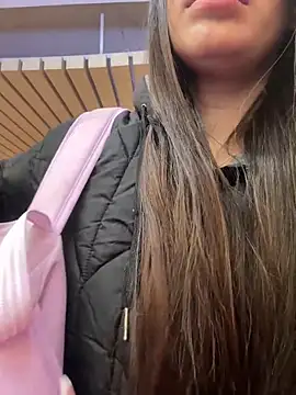 Snapshot of Isabella21_ chatting on 04/15/26, 12:28 Isabella21 online show from 04/15/26, 12:28