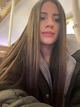 Snapshot of Isabella21_ chatting on 04/21/26, 01:42 Isabella21 online show from 04/21/26, 01:42