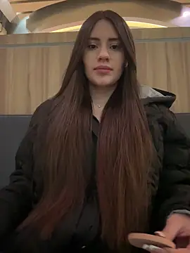 Snapshot of Isabella21_ chatting on 04/21/26, 02:51 Isabella21 online show from 04/21/26, 02:51