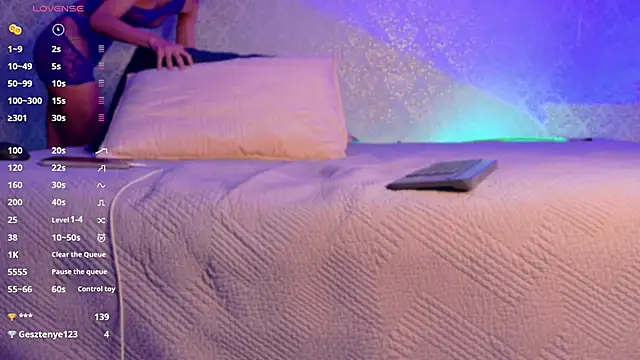 Snapshot of BeccaReedd chatting on 10/28/25, 11:03 BeccaReedd online show from 10/28/25, 11:03