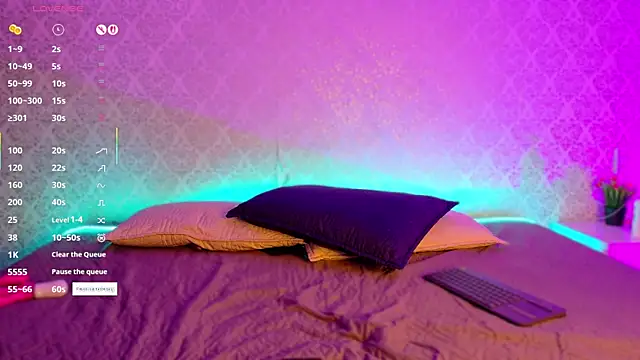 Snapshot of BeccaReedd chatting on 11/02/25, 11:45 BeccaReedd online show from 11/02/25, 11:45