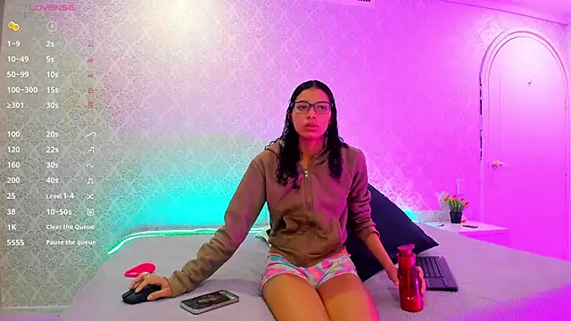 Snapshot of BeccaReedd chatting on 11/07/25, 11:10 BeccaReedd online show from 11/07/25, 11:10