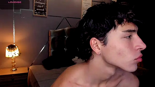 Snapshot of Christopher_77 chatting on 11/24/25, 01:44 Christopher 77 online show from 11/24/25, 01:44