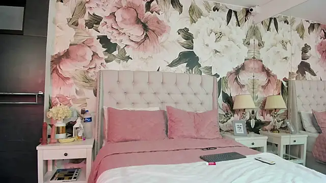 MaddyMay  online show from 11/07/25, 08:42