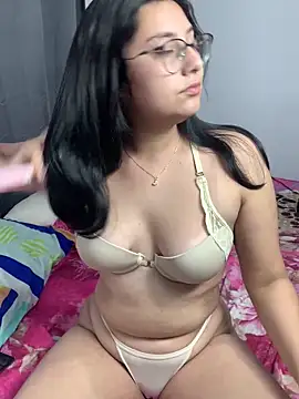 Snapshot of Velma_star chatting on 11/11/25, 10:59 Velma star online show from 11/11/25, 10:59