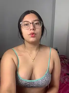 Snapshot of Velma_star chatting on 11/29/25, 01:36 Velma star online show from 11/29/25, 01:36