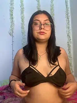 Snapshot of Velma_star chatting on 12/15/25, 03:38 Velma star online show from 12/15/25, 03:38