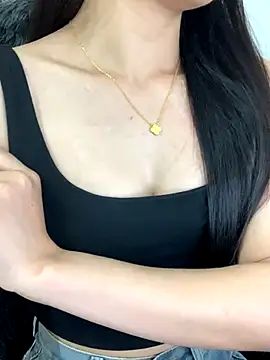 Snapshot of JennyQueen18 chatting on 10/22/25, 04:24 JennyQueen18 online show from 10/22/25, 04:24