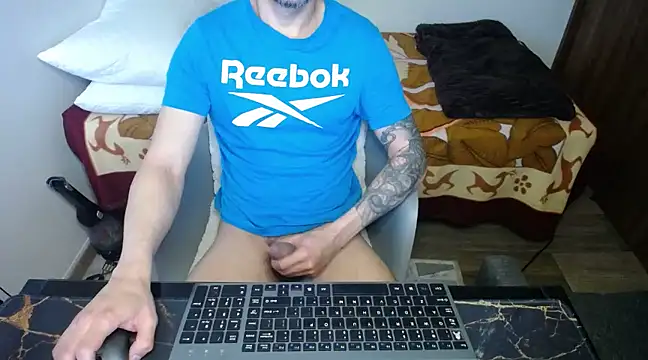 bossking017 online show from 02/04/25, 01:16