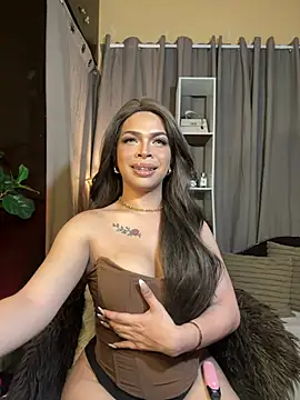 Snapshot of Nyxie_luxx chatting on 03/19/26, 02:10 Nyxie luxx online show from 03/19/26, 02:10