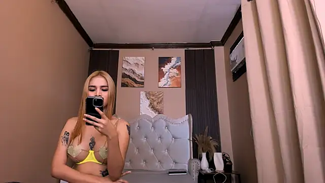 CasseyCollins online show from 12/01/25, 12:59