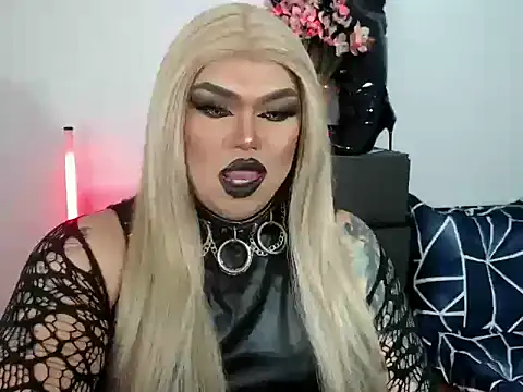 Snapshot of michellevixen922 chatting on 11/04/25, 08:02 michellevixen922 online show from 11/04/25, 08:02